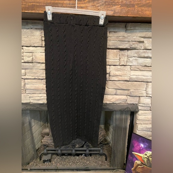 Black ribbed Sweater skirt - Picture 2 of 3